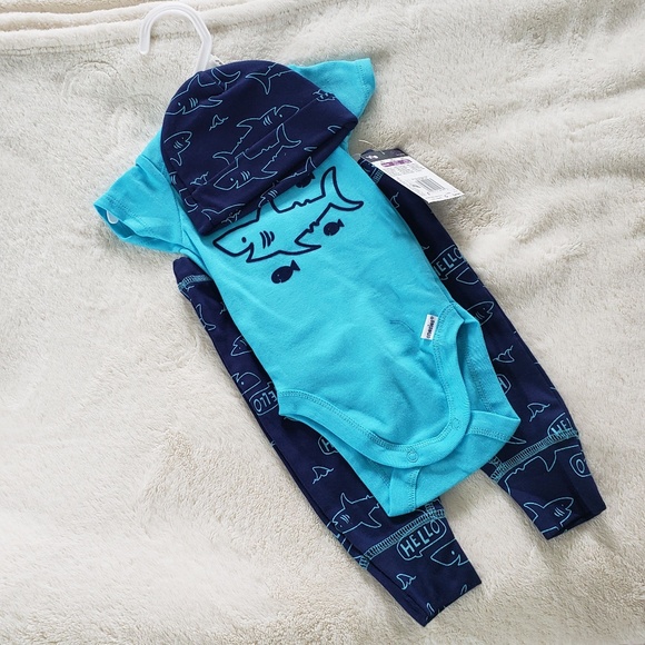 Gerber Other - 0-3 Months Baby Boy shark 3 piece gift set
